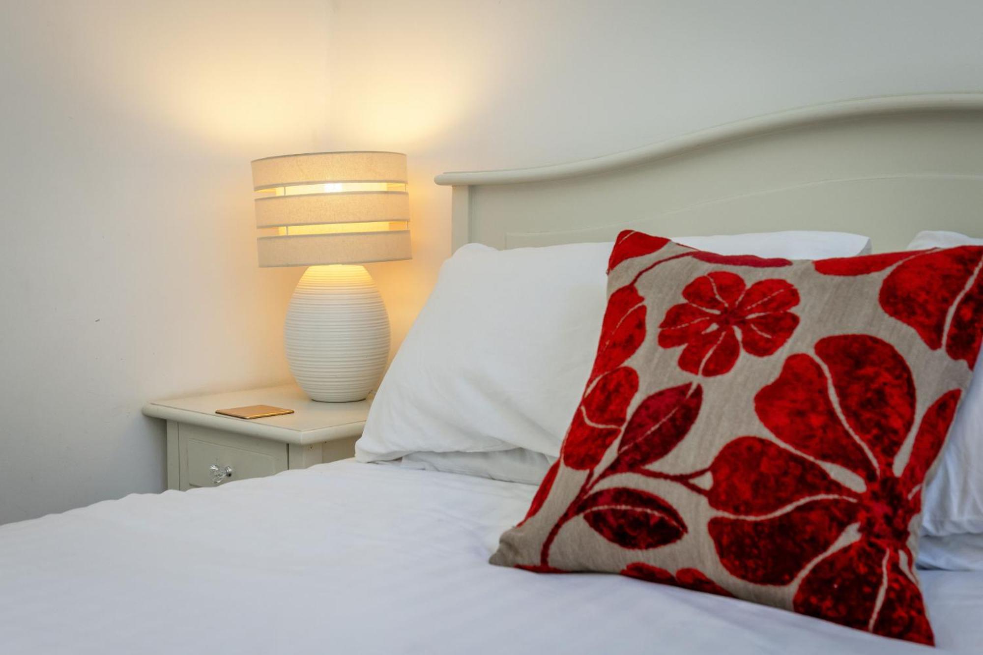 Traditional 3 Bedroom Quiet Duplex Flat By High St, Trams And Buses - Just 1-5 Miles To Centre Edimburgo Esterno foto