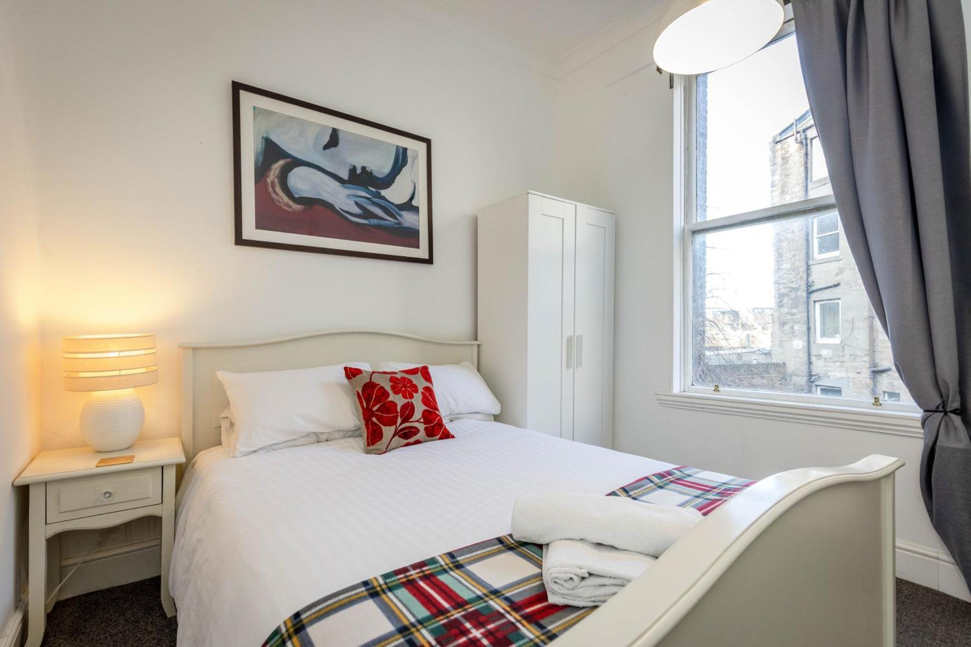 Traditional 3 Bedroom Quiet Duplex Flat By High St, Trams And Buses - Just 1-5 Miles To Centre Edimburgo Esterno foto
