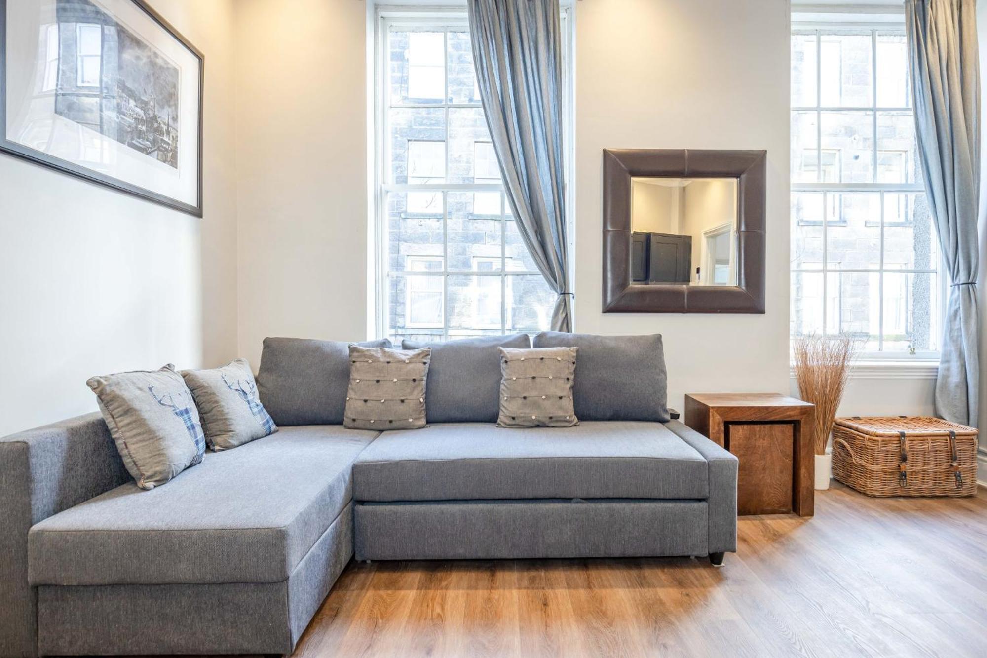 Traditional 3 Bedroom Quiet Duplex Flat By High St, Trams And Buses - Just 1-5 Miles To Centre Edimburgo Esterno foto