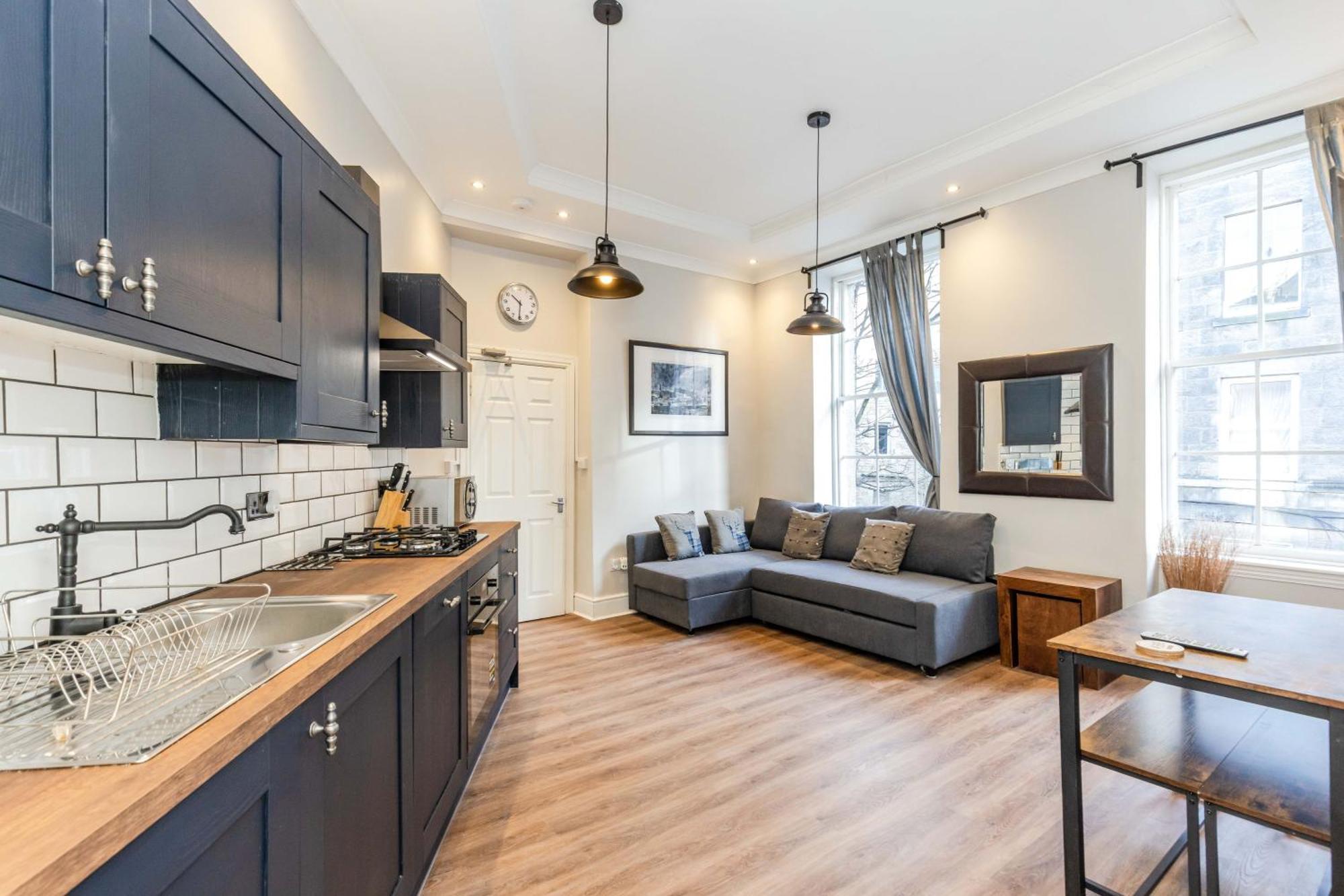 Traditional 3 Bedroom Quiet Duplex Flat By High St, Trams And Buses - Just 1-5 Miles To Centre Edimburgo Esterno foto