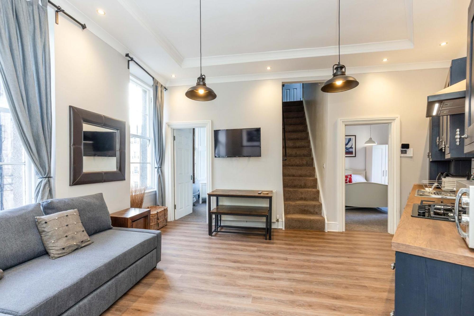 Traditional 3 Bedroom Quiet Duplex Flat By High St, Trams And Buses - Just 1-5 Miles To Centre Edimburgo Esterno foto