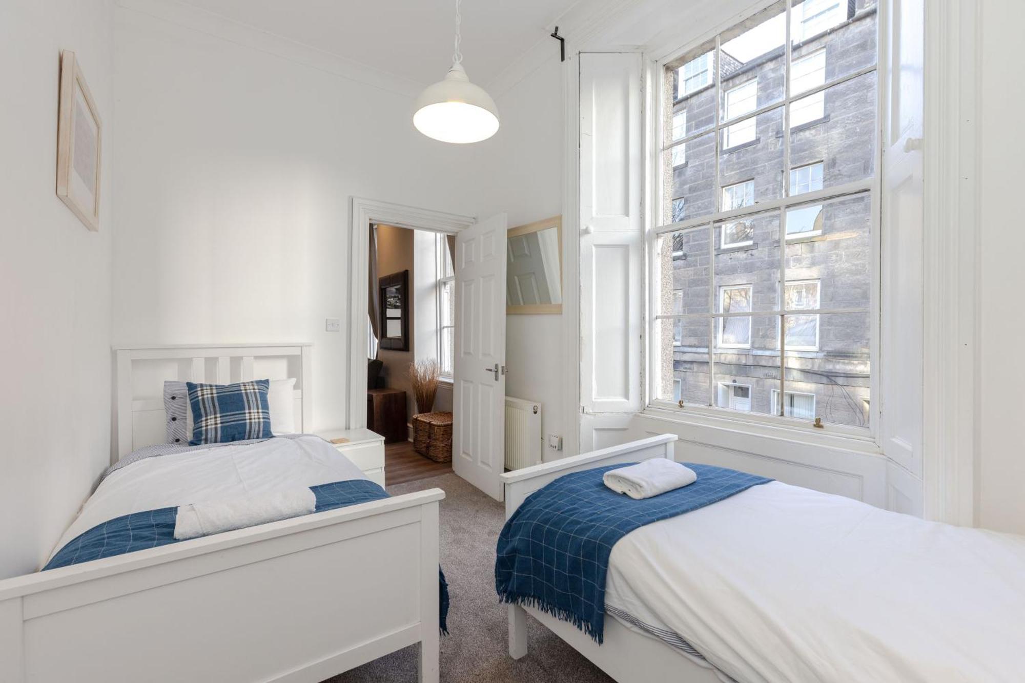 Traditional 3 Bedroom Quiet Duplex Flat By High St, Trams And Buses - Just 1-5 Miles To Centre Edimburgo Esterno foto