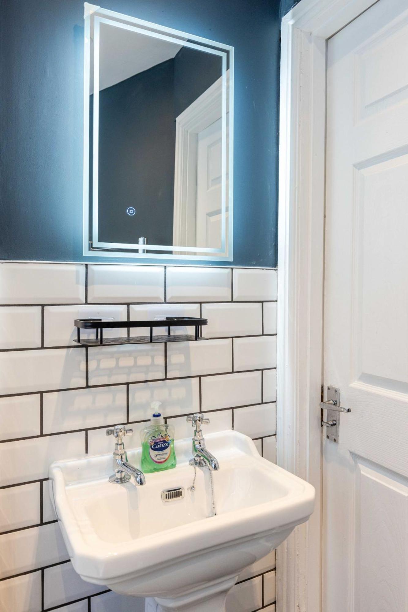 Traditional 3 Bedroom Quiet Duplex Flat By High St, Trams And Buses - Just 1-5 Miles To Centre Edimburgo Esterno foto