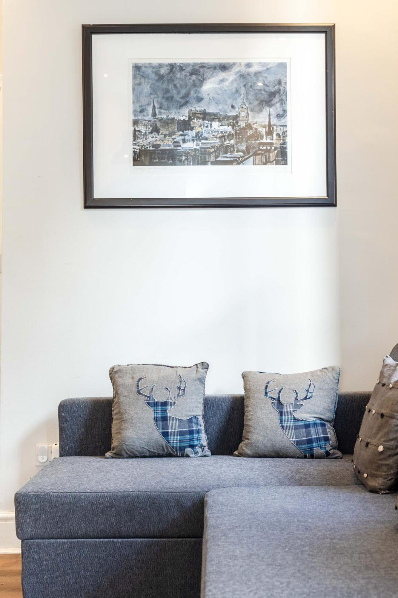 Traditional 3 Bedroom Quiet Duplex Flat By High St, Trams And Buses - Just 1-5 Miles To Centre Edimburgo Esterno foto